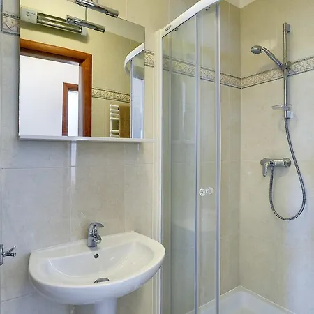 Neue Mit Parkplatz, Klima In Einer Ruhigen Lage Von Appartement Pula