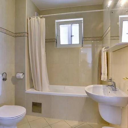 Διαμέρισμα Neue Mit Parkplatz, Klima In Einer Ruhigen Lage Von *