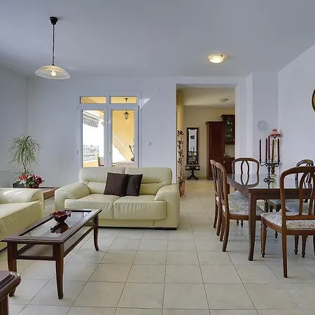 Neue Mit Parkplatz, Klima In Einer Ruhigen Lage Von Appartement Pula