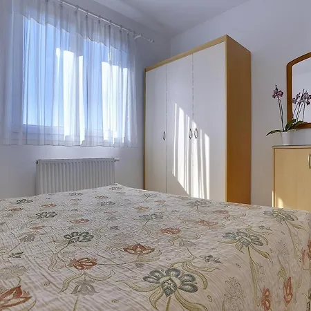 Appartement Neue Mit Parkplatz, Klima In Einer Ruhigen Lage Von *