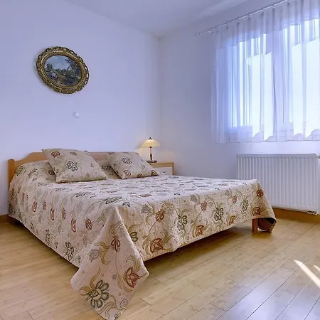 Διαμέρισμα Neue Mit Parkplatz, Klima In Einer Ruhigen Lage Von *