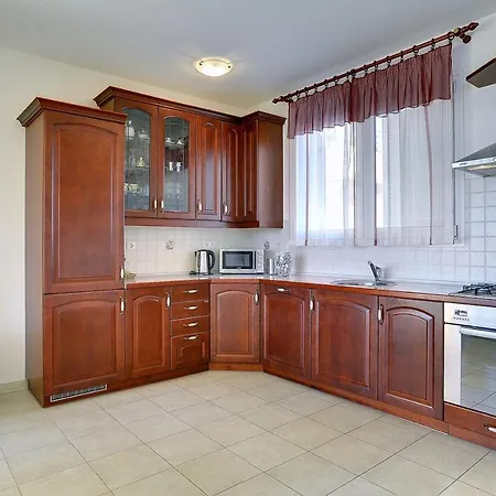 Διαμέρισμα Neue Mit Parkplatz, Klima In Einer Ruhigen Lage Von