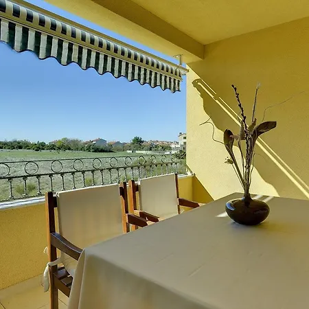 Neue Mit Parkplatz, Klima In Einer Ruhigen Lage Von Διαμέρισμα Πούλα