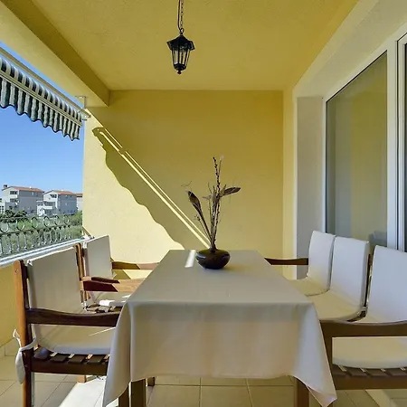 Appartement Neue Mit Parkplatz, Klima In Einer Ruhigen Lage Von Pula