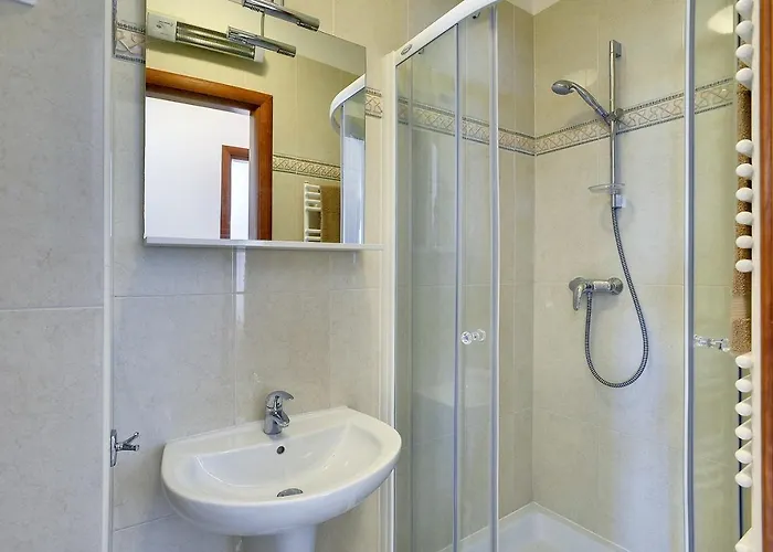 Neue Mit Parkplatz, Klima In Einer Ruhigen Lage Von Appartement Pula