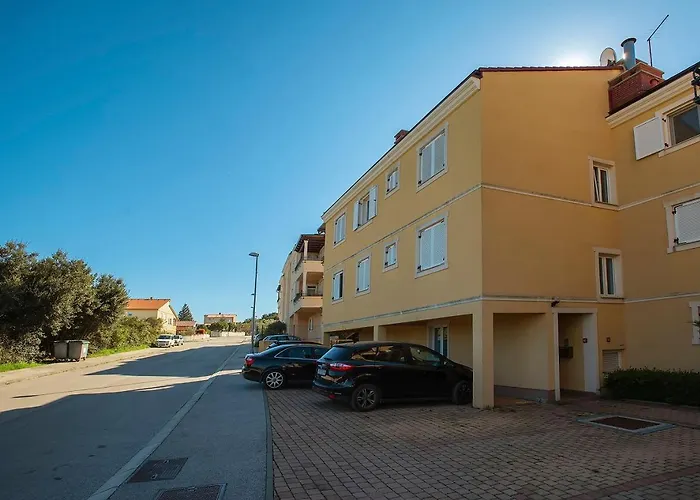 Neue Mit Parkplatz, Klima In Einer Ruhigen Lage Von Apartment