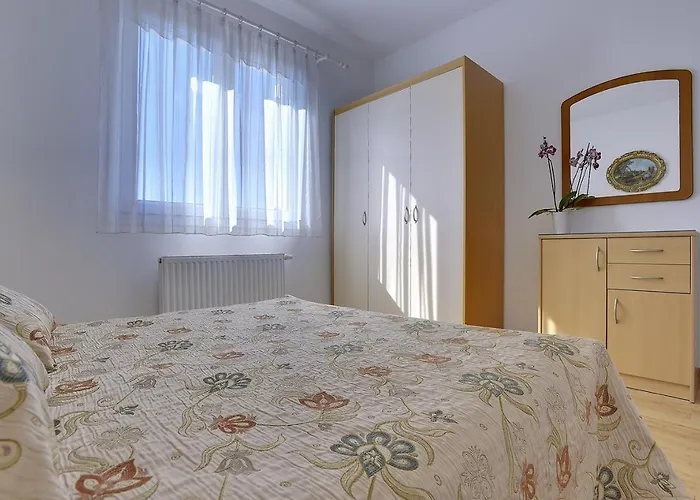 Appartement Neue Mit Parkplatz, Klima In Einer Ruhigen Lage Von *