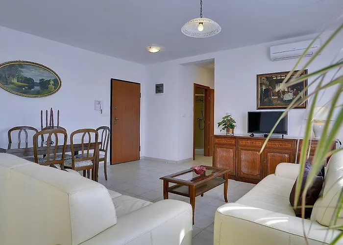 Neue Mit Parkplatz, Klima In Einer Ruhigen Lage Von Appartement *