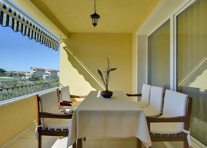 Appartement Neue Mit Parkplatz, Klima In Einer Ruhigen Lage Von Pula