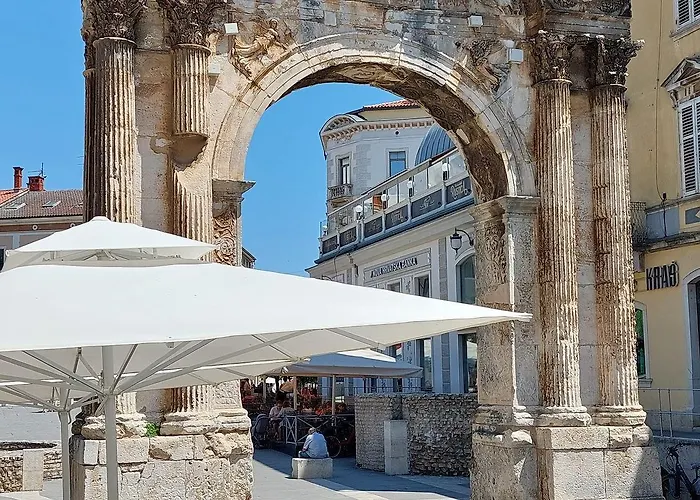 Appartement Neue Mit Parkplatz, Klima In Einer Ruhigen Lage Von Pula